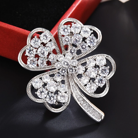 Elegante Spilla a Fiore in Rame Con Strass Perla Artificiale Spilla di Alta Classe Quadrifoglio Corsage Matrimonio Gioielli