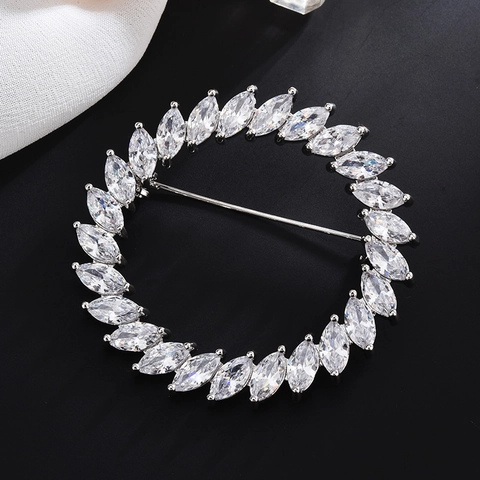 Eleganter Zirkonia-Kranz Brosche Kupfer Metall Rundkreis Pin Für Damen Anzug Mantel Mode Schmuck Zubehör