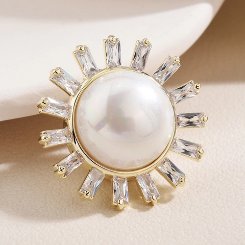 Elegante Spilla in Rame a Forma di Girasole per Donna Con Perla Artificiale e Strass Spilla da Risvolto Magnetica Anti Esposizione Gioielli di Moda