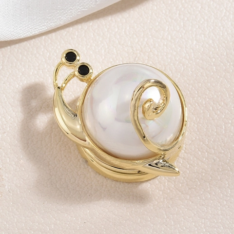 Creative Snail Shape Brooch Gold Plated Copper With Artificial Pearl Zirconia Anti-exposure Buckle Fashion Jewelry Pin