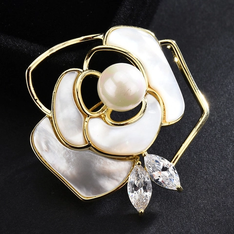 Broche de Camelia Elegante Nácar Blanco Circón Incrustado Pin de Cobre Joyería Regalo para Mujer Accesorio de Traje