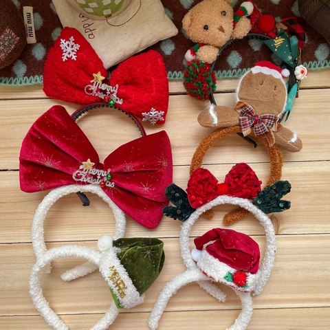 Serre-Tête de Noël Doux pour Enfants Femmes Paillettes Bois de Renne Nœud Bonhomme Pain Épices Ours en Peluche Accessoires Cheveux Fête
