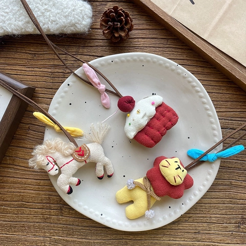 Collana per Bambini in Tessuto Fatto a Mano Simpatico Ciondolo Leone Pony Torta Stile Coreano Autunno Inverno Collane Decorative per Bambini Ragazze