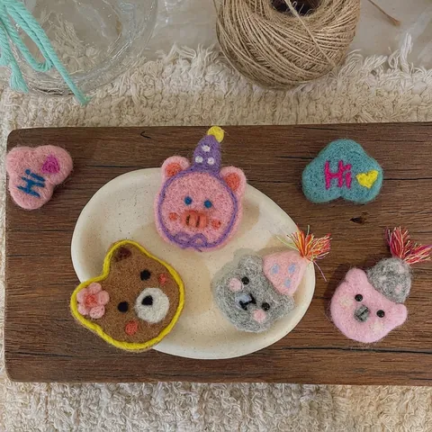 Handgefertigte Wollfilz Cartoon Brosche Süßer Bär Wolke Tier Mode Pin Für Kinder Damen Bekleidung Taschen Zubehör Süßes Geschenk