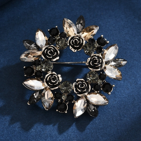 Spilla a Ghirlanda di Rose Nere in Lega Vintage per Donna Elegante Strass Intarsiato Stile Gotico Accessori per Abbigliamento Gioielli Regalo