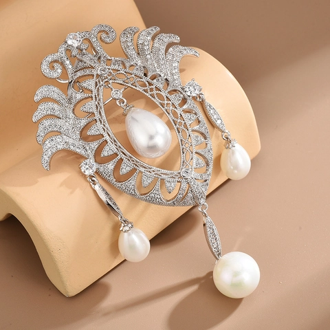 Vintage Palast-Stil Krone Quaste Brosche Elegant Versilbert Kupfer Zirkonia Künstliche Perle Eingelegt Anzug Pin Für Damen Hochzeit Geschenk