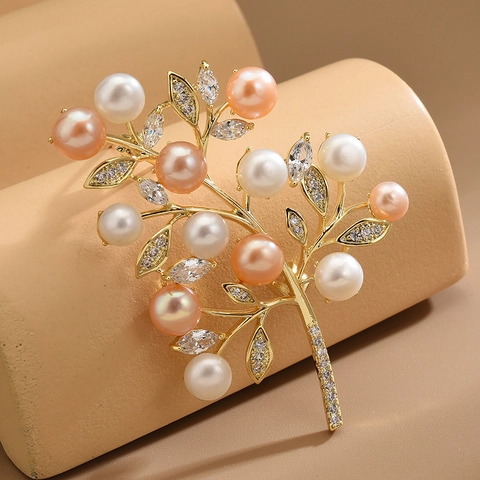 High-End Copper Branch Brooch For Women With Natural Freshwater Pearls And Zirconia Inlaid Elegant Suit Accessories Floral Jewelry Gift
