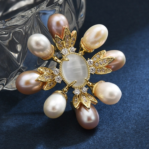 Women's Vintage Flower Brooch Copper Natural Freshwater Pearl Zirconia Opal Floral High Grade Jewelry Pin Accessory