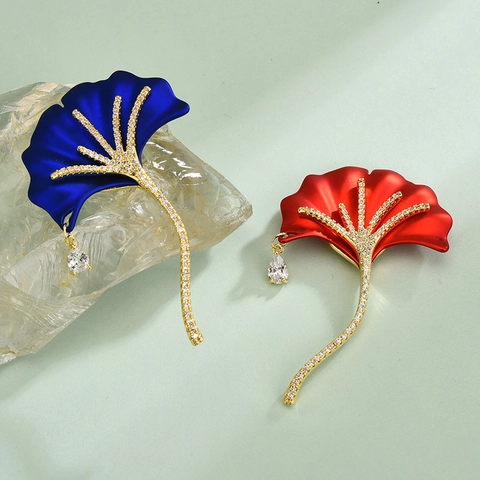Lussuosa Spilla in Rame Foglia di Ginkgo Con Zirconi e Ciondolo a Goccia d'Acqua Per Donna Accessorio Elegante Per Matrimonio