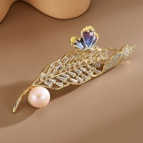 Broche de Hoja de Cobre de Lujo Con Zirconia Perla Artificial y Esmalte de Mariposa para Mujer Elegante Boda Fiesta Joyería Regalo