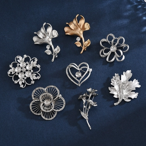 Elegant Alloy Flower Brooch Rhinestone Inlaid Corsage For Women Vintage Banquet Accessories Stylish Clothing Dress Pins