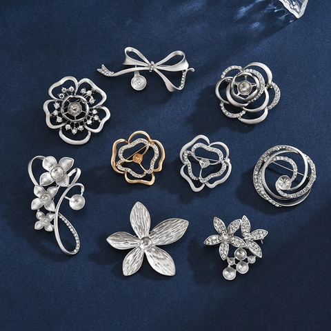 Elegant Alloy Flower Brooch Rhinestone Inlaid Corsage For Women Vintage Banquet Accessories Stylish Clothing Dress Pins