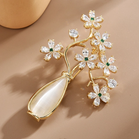 Luxus Kupfer Blumen Vase Brosche Für Damen Zirkonia Eingelegte Pflaumenblüte Reversnadel Elegante Mode Schmuck Bankett Geschenk