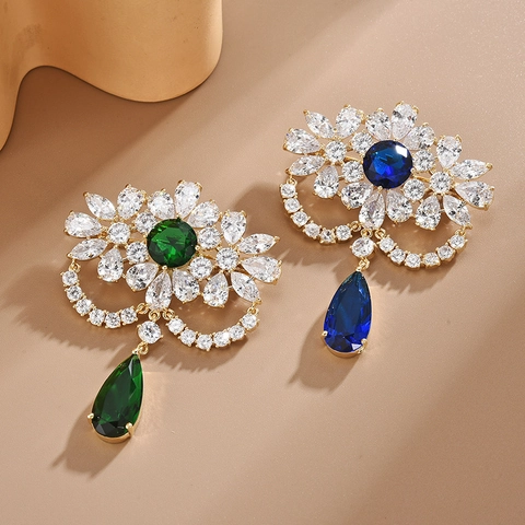 Spilla Floreale Vintage di Lusso per Donna in Rame Con Strass Intarsiati Fiore e Ciondolo a Goccia Accessorio di Gioielleria