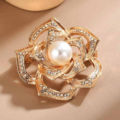 Vintage Camellia Flower Brooch For Women Alloy Rhinestone Artificial Pearl Floral Suit Corset Accessory Scarf Buckle Jewelry