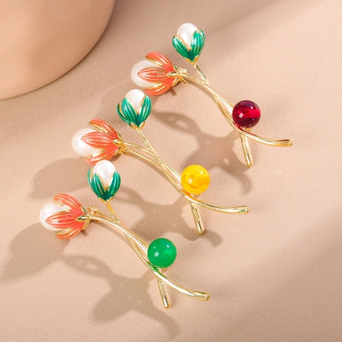 Elegante Spilla a Forma di Tulipano per Donna in Rame e Smalto Con Perla Artificial Sintetica Corsage Estetico di Alta Qualità Gioielli