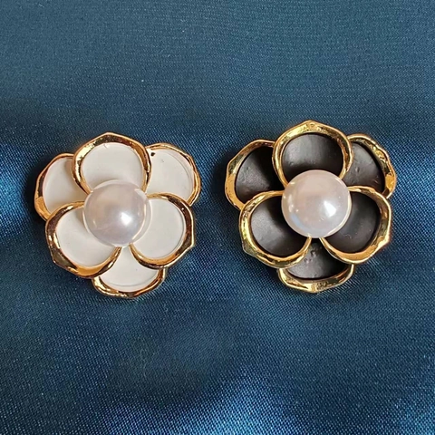 Spilla a Fiore di Camelia Vintage Francese per Donna Elegante in Lega con Perla Artificiale e Smalto a Goccia Accessorio