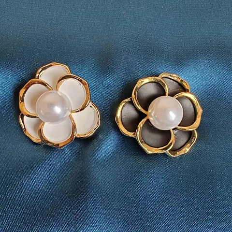 Spilla a Fiore di Camelia Vintage Francese per Donna Elegante in Lega con Perla Artificiale e Smalto a Goccia Accessorio