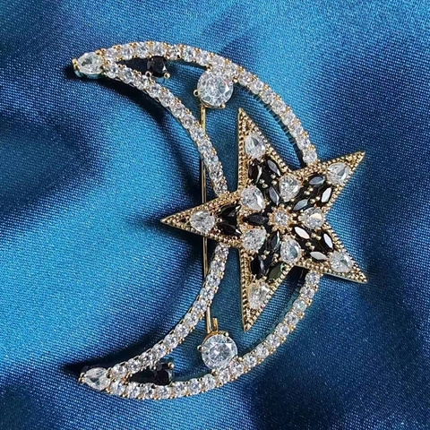 Elegante Spilla Stella e Luna per Donna Oro Rame Zirconia Intarsiata Spilla di Lusso per Abbigliamento Festa Gioielli Regalo