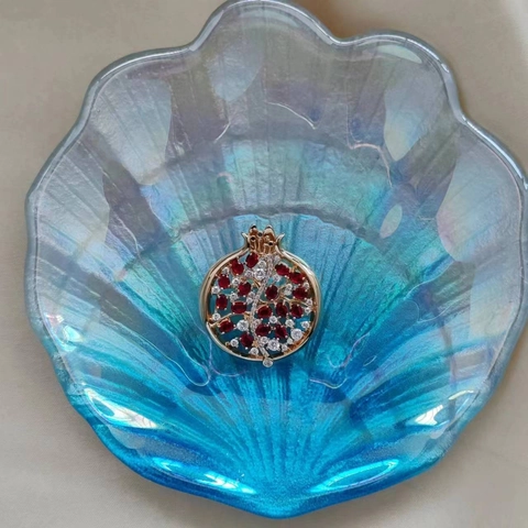 Lussuosa Spilla a Forma di Frutto di Melograno in Rame Intarsiato con Zirconia Rossa Elegante Spilla da Revers per Donna Gioielli di Lusso