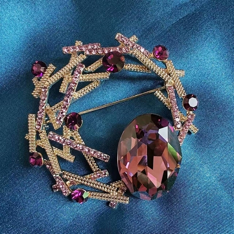 Elegant Alloy Purple Zirconia Brooch High-End Geometric Ring Brooch Inlaid Crystal Corsage Accessory For Coat Suit Women Fashion Jewelry