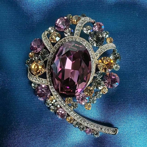Spilla Floreale in Lega Vintage Elegante Spilla in Zirconia Rosso Vino per Donna Gioielli per Banchetti di Nozze Accessori