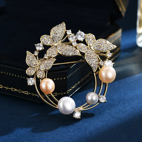 Élégante Broche Cercle Papillon en Künstliche Perle et Zircone en Cuivre pour Femmes Broche Guirlande Élégante pour Robe Banquet Fête Bijoux