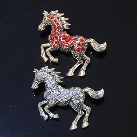 Moda Spilla Cavallo da Corsa in Lega con Strass per Donna Uomo Vintage Animale Completo Spilla da Bavero Gioielli Regalo