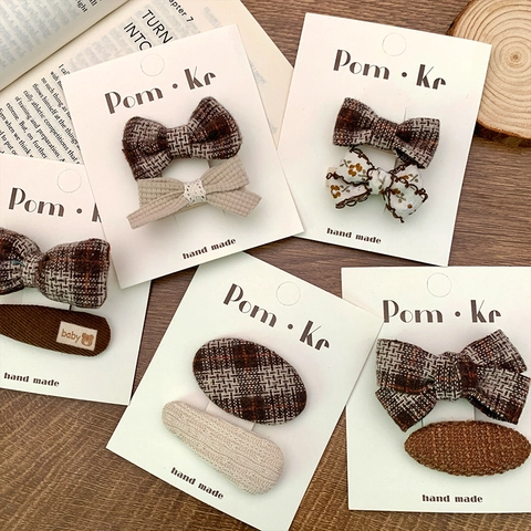 Barrettes à Cheveux Doux Nœud Fleur pour Filles Automne Hiver Épingles en Tissu Café Beige Fait Main Accessoires Bébé