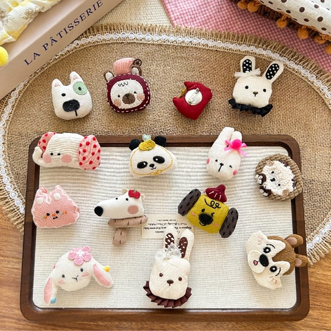 Sinuose Spille in Tessuto Animali Cartoni Animati Fatte a Mano Ricamate Coniglietto Orso Panda Spille Decorative Accessori per Bambini