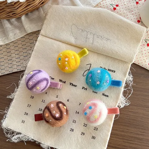 Pinces à Cheveux Faites à la Main en Feutre de Laine Planète Étoile Style Coréen Mignon Pinces à Bec de Canard pour Enfants Filles Accessoires