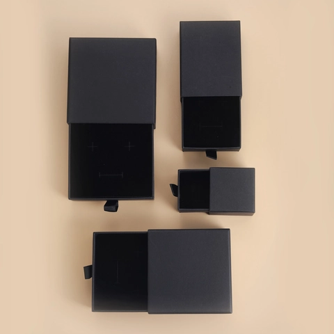 Caja de Joyas de Papel Kraft Negra Tipo Cajón Caja de Regalo Deslizante Para Anillo Collar Pendientes Con Esponja