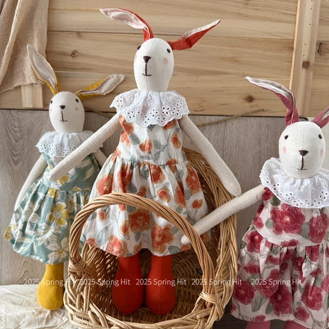 Nordischer Stil Baumwollleinen Hasenpuppe Handgefertigtes Blumendruck Kleid Weiches Stofftier Heimdekoration Beruhigender Hase