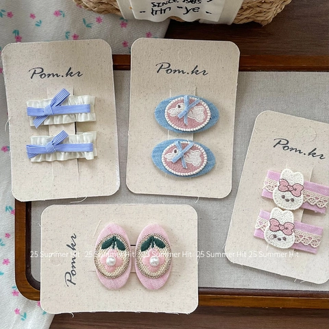 Dolci Fermagli per Capelli in Tessuto con Fiori e Conigli Ricamati per Bambine Graziosi Fermagli per Frangia con Perle Artificiali