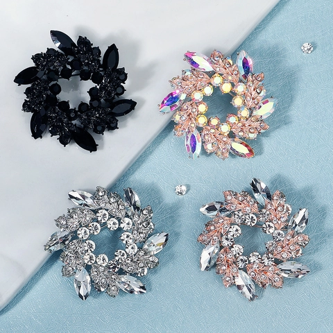 Vintage Luxus Legierung Strass Blume Kranz Brosche Pin Für Damen Elegante Hochzeit Bankett Party Kleid Schmuck Geschenk