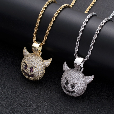 Collana con Ciondolo a Forma di Faccia di Diavolo Hip Hop Zirconia Micro Intarsiata Catena in Acciaio Inossidabile Gioielli