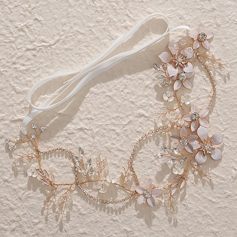 Fascia Capelli Sposa Fiori Fatta a Mano Lega Strass Perla Artificiale Vite Capelli Regolabile Nastro Bianco Accessorio Matrimonio