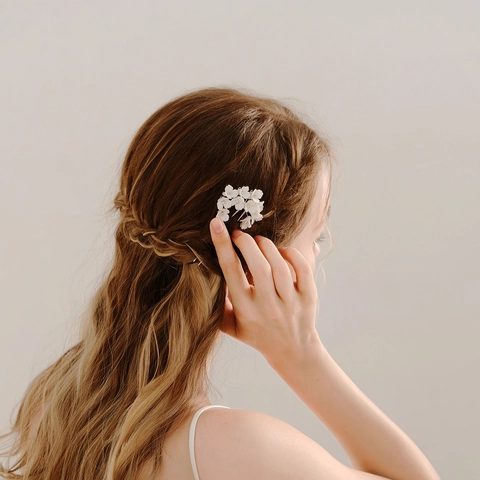 Palillo para el Pelo de Flor de Cerámica Blanda Blanco Hecho a Mano Horquilla de Aleación de Plata en Forma de U Boda Novia
