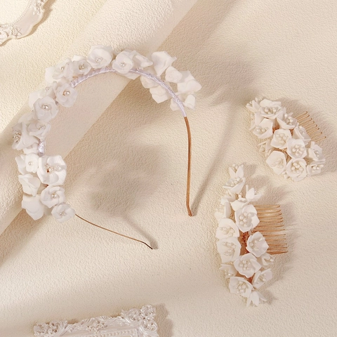 Conjunto de Diadema y Peineta de Flores Blancas Hecho a Mano con Perlas Artificiales Aleación Dorada Accesorios de Boda Novia