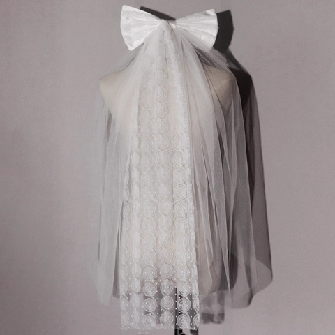 Eleganter Weißer Hochzeitsschleier Mit Großer Satinschleife Und 3D Rosenstickerei Doppellagiges Netz Braut Haarschmuck