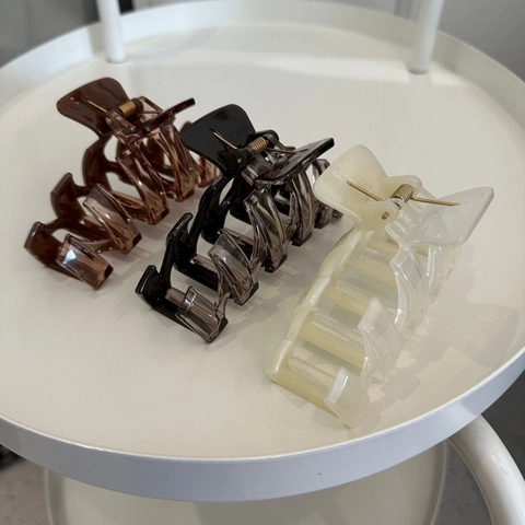 Grande Pince à Cheveux Bicolore en Plastique Coiffure Asymétrique pour Cheveux Épais Femmes Accessoires de Mode