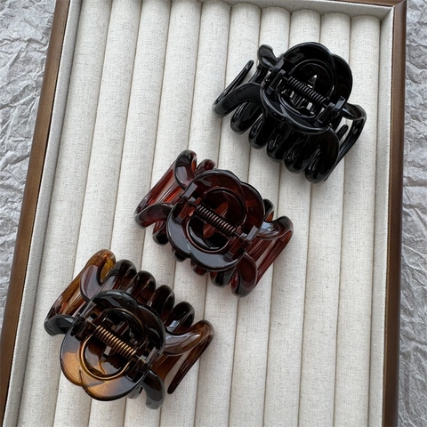 Elegant Tortoiseshell Hair Claw Clip For Women Vintage Rose Flower Design Glossy Plastic Shark Clip For Thick Hair Styling Accessories