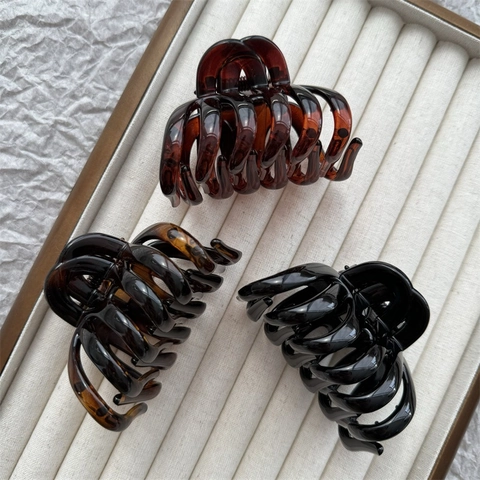 Elegant Tortoiseshell Hair Claw Clip For Women Vintage Rose Flower Design Glossy Plastic Shark Clip For Thick Hair Styling Accessories