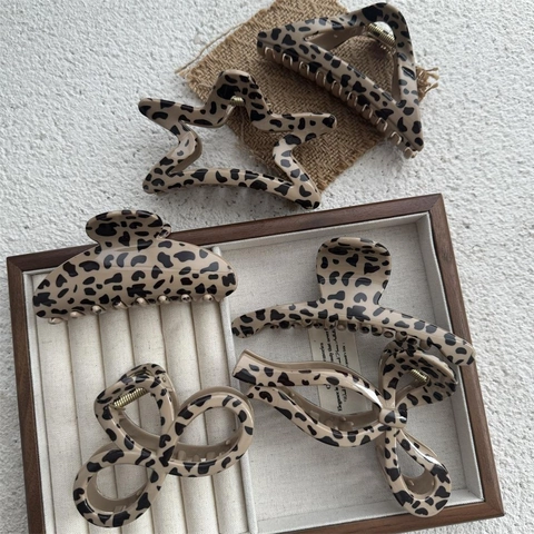 Pinza per Capelli con Stampa Leopardata in Plastica Geometrica Stella Triangolo Fiocco Accessori per Capelli Donna Elegante