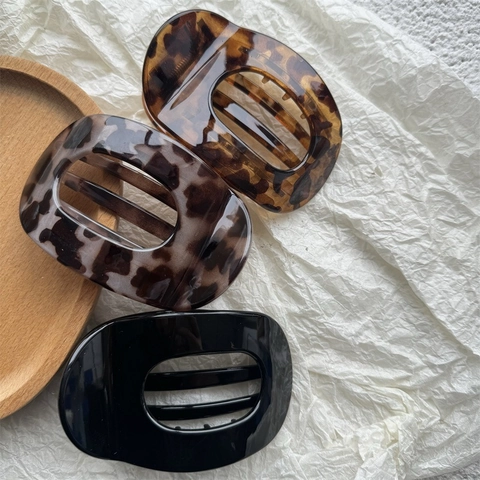 Large Oval Hollow Hair Claw Clip Leopard Tortoiseshell Plastic Nonslip Shark Clip For Women Elegant Hair Accessory Gift