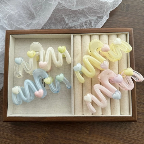 Korean Style Heart Wave Hair Claw Clip Macaron Color Plastic Hair Accessory For Women Sweet Large Shark Clip Hair Decoration