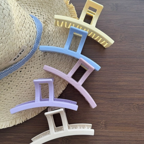 Large Rectangular Hollow Plastic Hair Claw Clips Candy Colors Non Slip Shark Clips For Women Thick Hair Styling Accessories