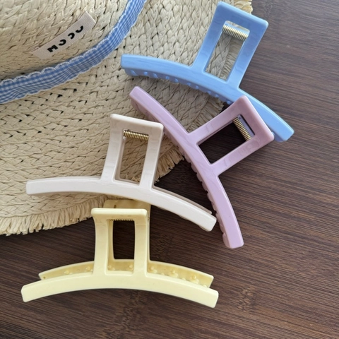 Large Rectangular Hollow Plastic Hair Claw Clips Candy Colors Non Slip Shark Clips For Women Thick Hair Styling Accessories