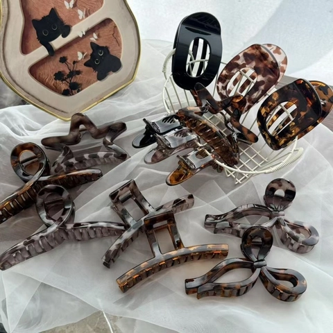 French Retro Leopard Tortoiseshell Hair Claw Clips Large Plastic Shark Hair Claws For Women Girls Fashion Daily Headwear