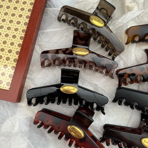 Französische Buchstaben Große Haarklammer Für Damen Hochwertige Schildpatt Harz Shark Clip Mit Handgefertigtem Goldenem Metallemblem Haarschmuck
